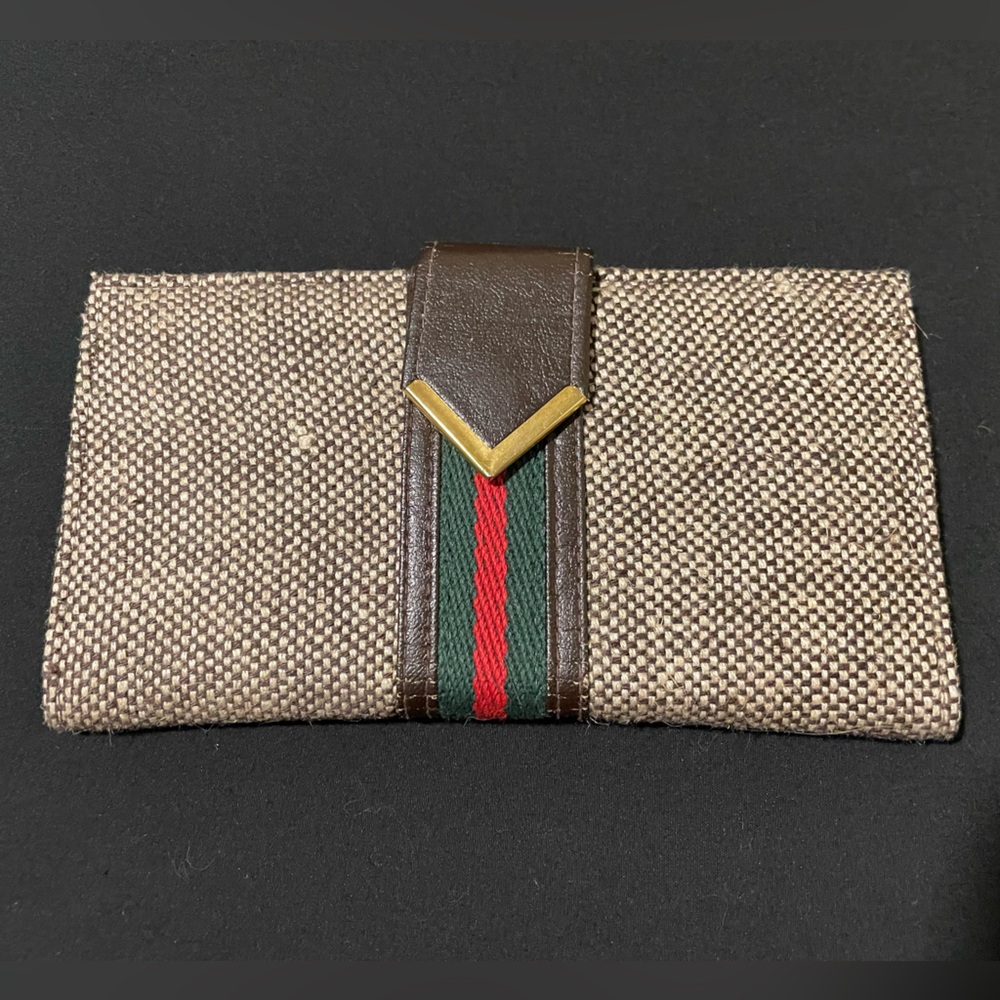 Stylish Brown and Green Stripe Key Holder